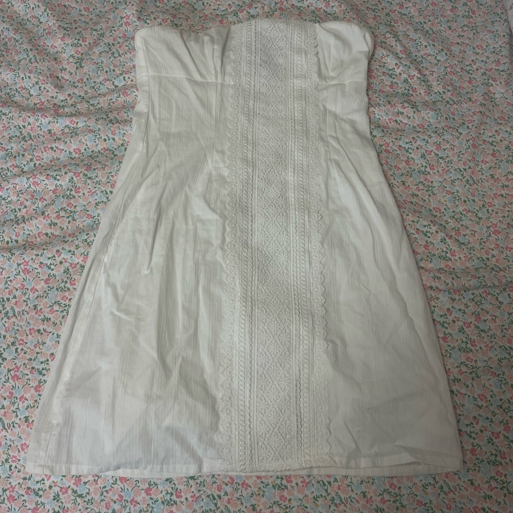 White fox white mini dress with lace detail. Size small new with tags